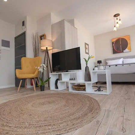 Chrysalis 2 Apartment *